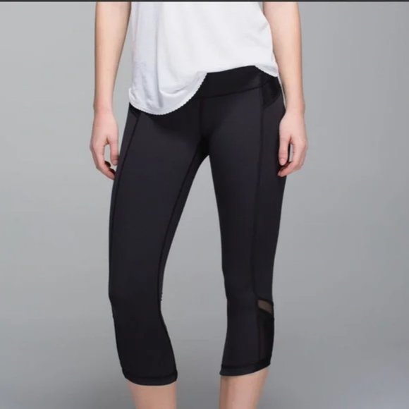 lululemon athletica Pants - Lululemon Just Breathe Full On Luxtreme Crop Sz 6 Black EUC